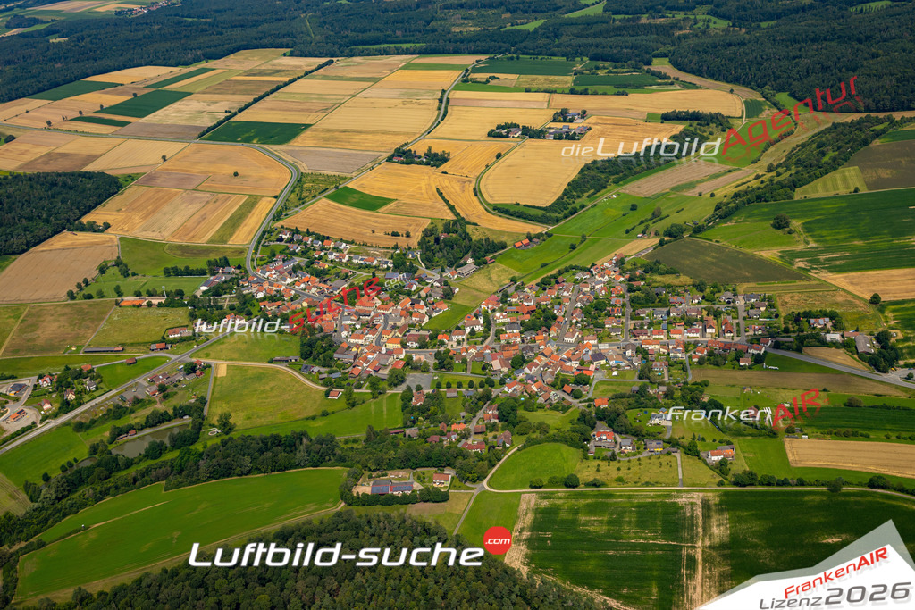Das Luftbild zeigt :  Ermershausen - Die Luftaufnahme wurde 2024 vom UL-Flugzeug aus erstellt ( keine Drohne ) - Hochauflösende Luftaufnahme - Für grossformatige Ausdrucke geeignet. Die Geschenkidee !Mit Lizenz und Bildrechte bestellbar