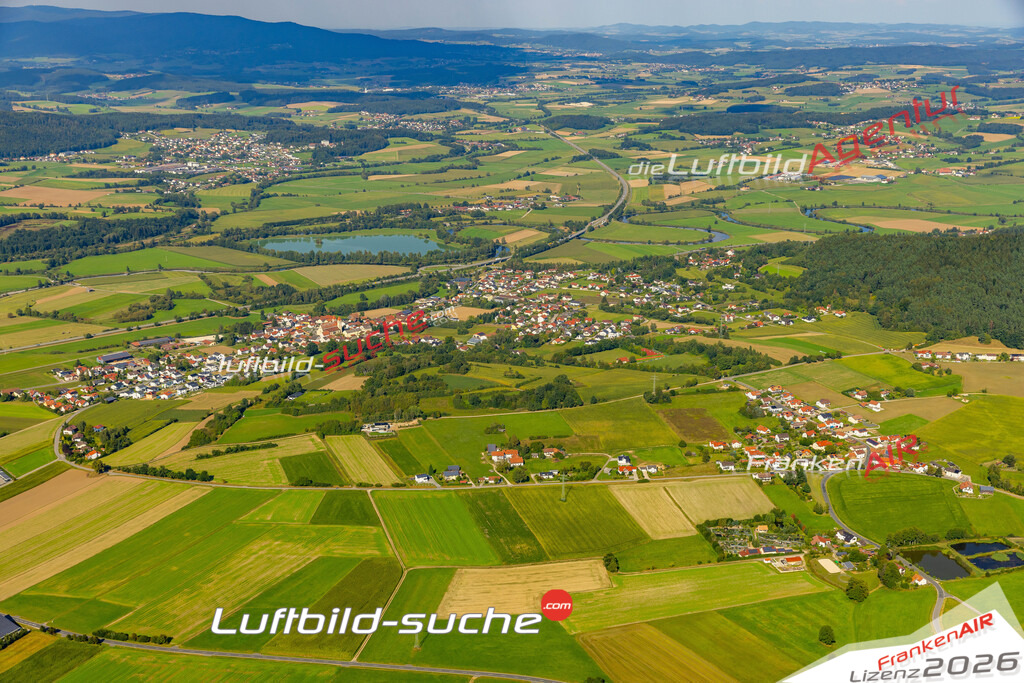 Das Luftbild zeigt : Chammünster Cham - Die Luftaufnahme wurde 2024 vom UL-Flugzeug aus erstellt ( keine Drohne ) - Hochauflösende Luftaufnahme - Für grossformatige Ausdrucke geeignet. Die Geschenkidee !Mit Lizenz und Bildrechte bestellbar