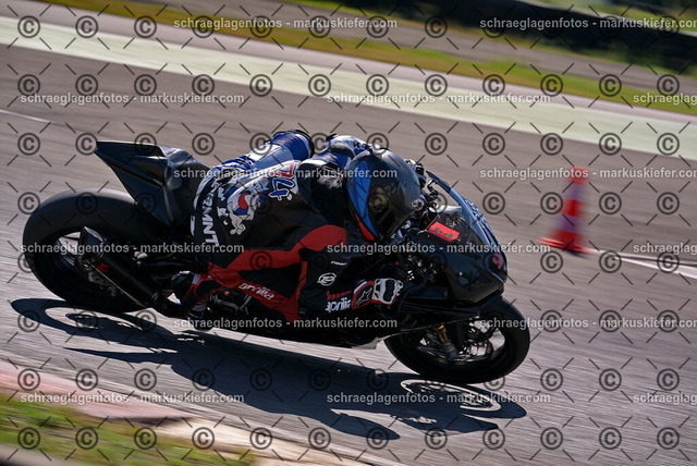 26bt05-0033 | markuskiefer.com - Realisiert mit Pictrs.com
