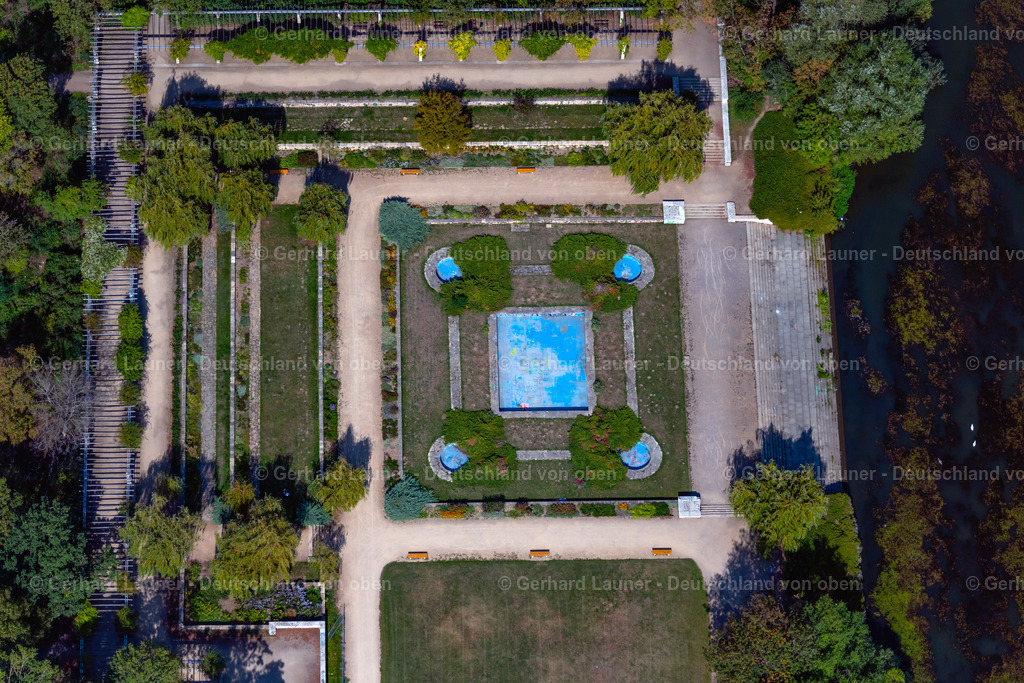 4041333 | LEIPZIG 15.09.2020 Wasserspiele- Brunnen " am Richard-Wagner-Hain " im Ortsteil Lindenau in Leipzig im Bundesland Sachsen, Deutschland. // Water - fountain " on Richard-Wagner-Hain " in the district Lindenau in Leipzig in the state Saxony, Germany. Foto: Gerhard Launer
