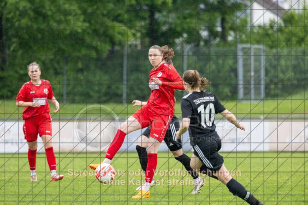 20250504_142307_0368 | #,1.FC Donzdorf (rot) vs. TSV Frommern (schwarz), Fussball, Frauen-Verbandsliga Württemberg, 18. Spieltag, Saison 2024/2025, Rasenplatz Lautertal Stadion, Süßener Straße 16, 73072 Donzdorf, 04.05.2025 - 13:00 Uhr,Foto: PhotoPeet-Sportfotografie/Peter Harich