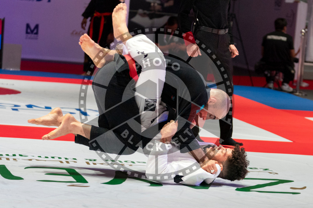 20231109PBB3671 | Fighters compete during the AJP World Professional Championship in the Mubadala Arena in Abu Dhabi, Arab United Emirates, on November 9, 2023.