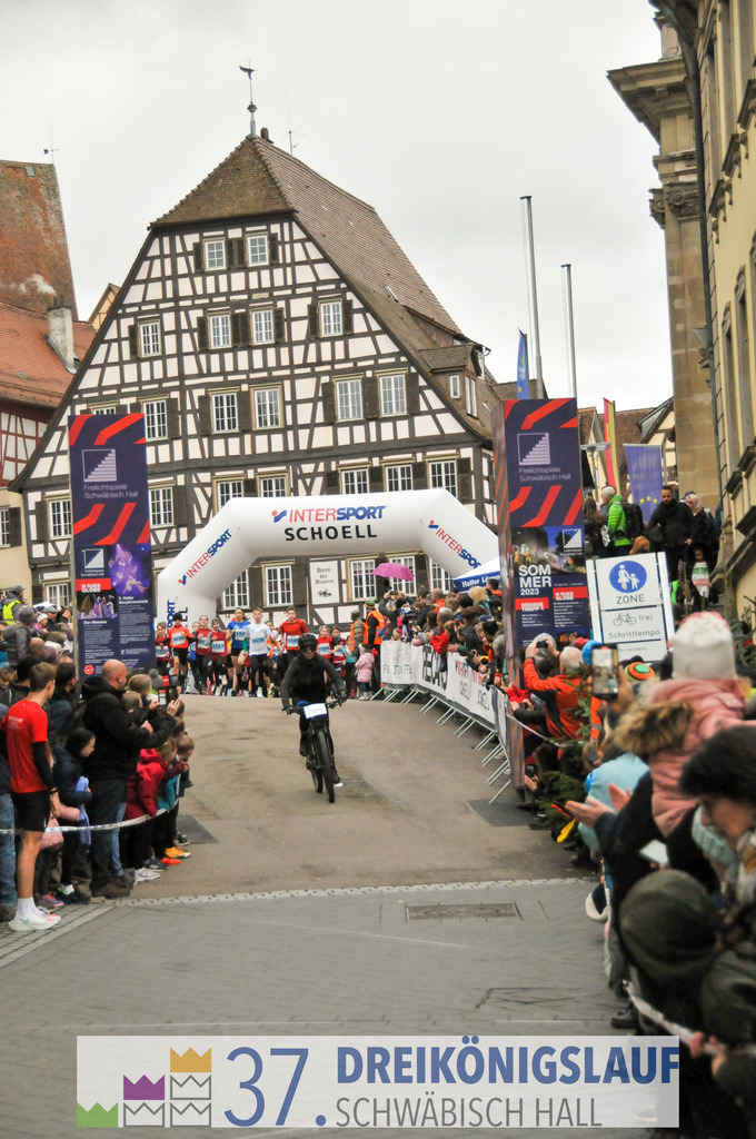 Stadtwerke Jugendlauf 1700m | 3 Koenigslauf 2023 - Realisiert mit Pictrs.com