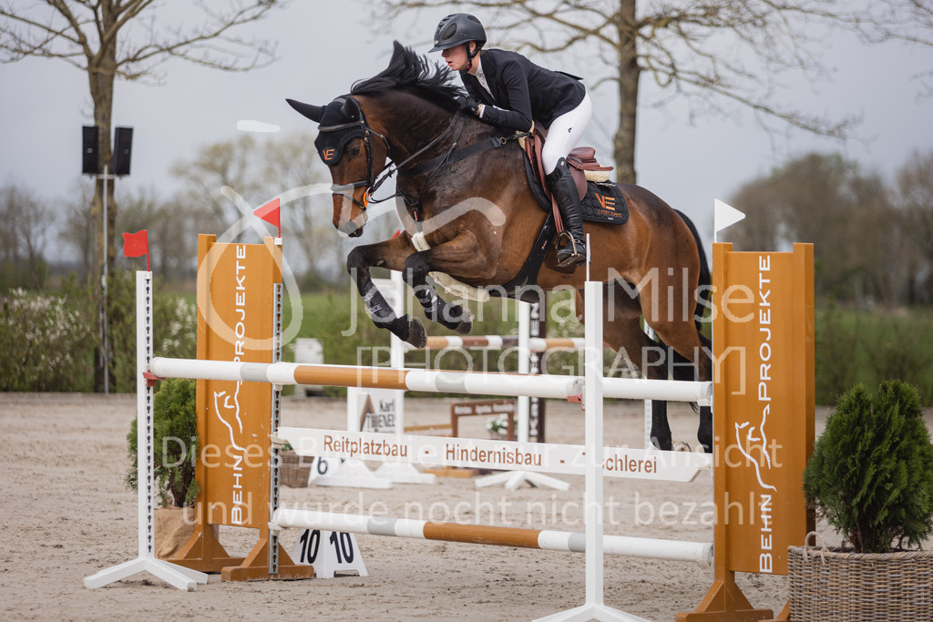 230426_HofSosath_2Ph-L-Spr-875 | Deine schönsten Turniermomente als professionelle Fotos! Entdecke hochwertige Pferdesport-Fotografie im Online-Shop. Jetzt Fotos finden & bestellen!