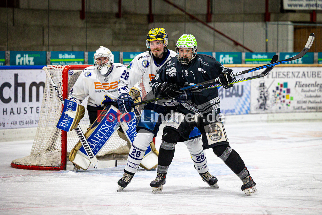 TSV Peißenberg MINERS gegen ESC Riverrats Geretsried | Eishockey Bayernliga Herren Vorrunde 2024/25, TSV Peißenberg MINERS gegen ESC Riverrats Geretsried, 20241122,Gedrängel vor dem Tor,2024-11-22 in Peißenberg (Eisstadion Peißenberg)Denis DEGENSTEIN (MINERS 28), Martin SANNER (River Rats 28)Copyright: WolfgangxLindner