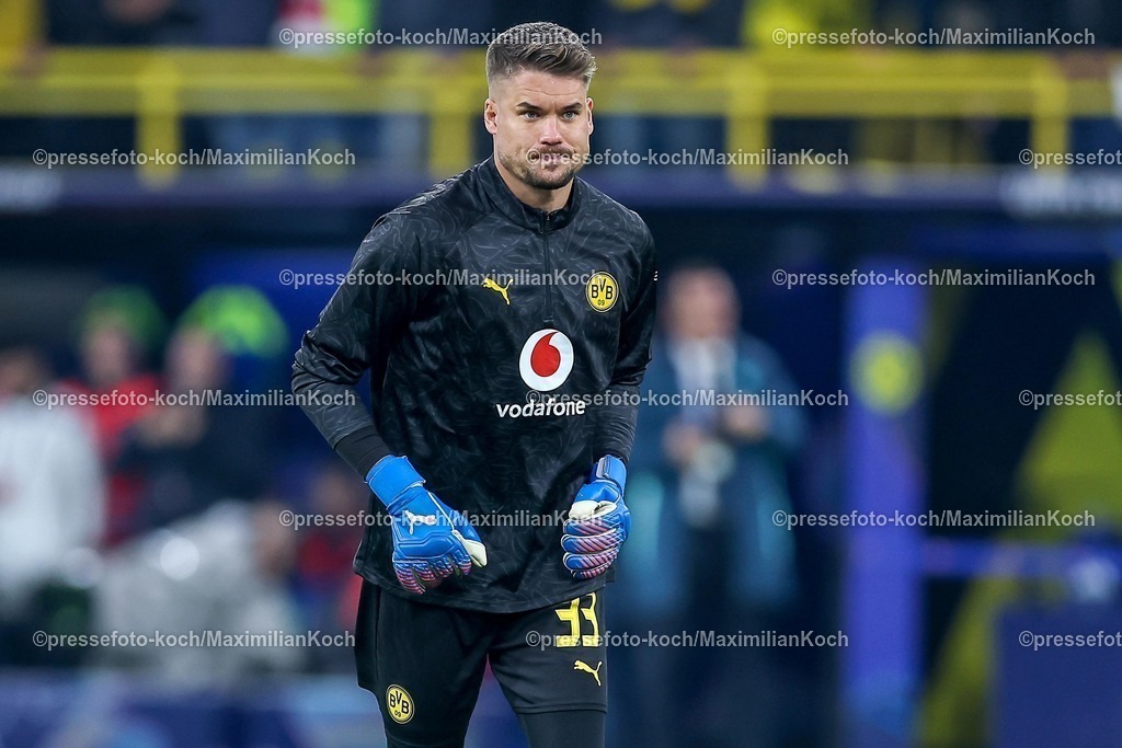 UCL01102501011 | 01.10.2025, Fußball, UEFA Champions League, Borussia Dortmund - Athletic Club Bilbao, BVB Stadion, 2. Spieltag, Saison 2025 2026: Torwart Alexander Meyer (BVB #33)  Regulations prohibit any use of photographs as image sequences and or quasi-video.