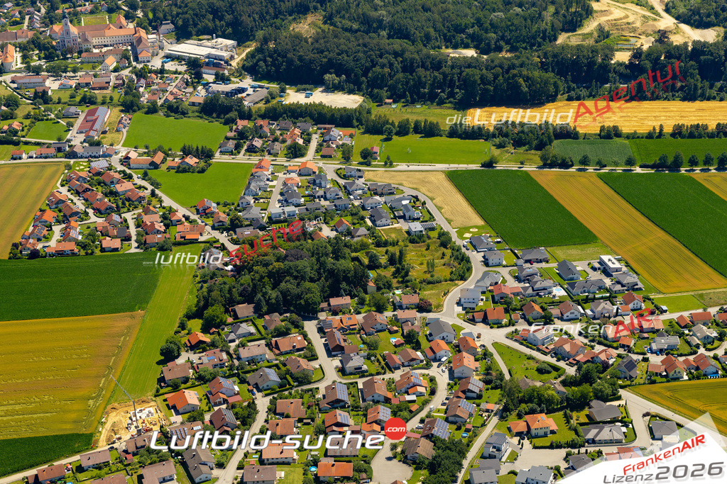 Aktuelles Luftbild von Schwaig Aldersbach - Die Luftaufnahme wurde 2022 mittels UL-Flugzeug erstellt ( keine Drohne ) - hochauflösende Kamera-Systeme von  Canon -Beste Qualität - Für grossformatige Ausdrucke geeignet. Die Geschenkidee !