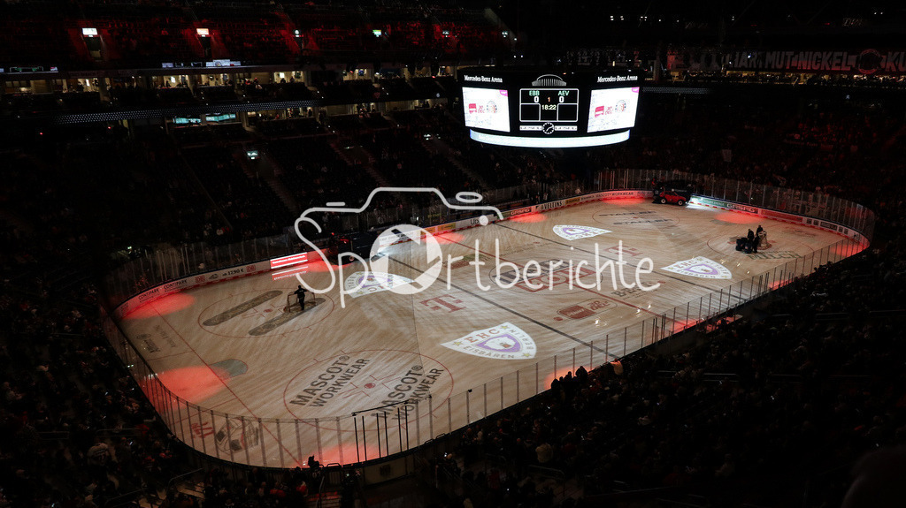 Eisbären Berlin - Augsburger Panther | Die Mercedes Benz Arena in Berlin vor Beginn der DEL Partie zwischen den Eisbären und den Augsburger Panther / Symbolbild