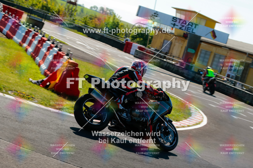 Moto-TeamOBK-21285 | Hier findet Ihr Bilder von Touristenfahrten auf der Nürburgring Nordschleife oder von anderen Veranstaltungen die ich besucht habe. Viel Spass beim Durch Schauen 