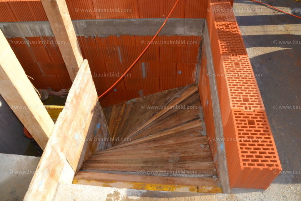 bib-lg04-betonarbeiten-treppen-0704 | Nach LV-Leistungsgruppen sortierte Detailfotos über den Bau eines Hauses. Alle Hausbau-Bilder direkt vom Urheber und Autor der Website Haus-Selber-Bauen.com