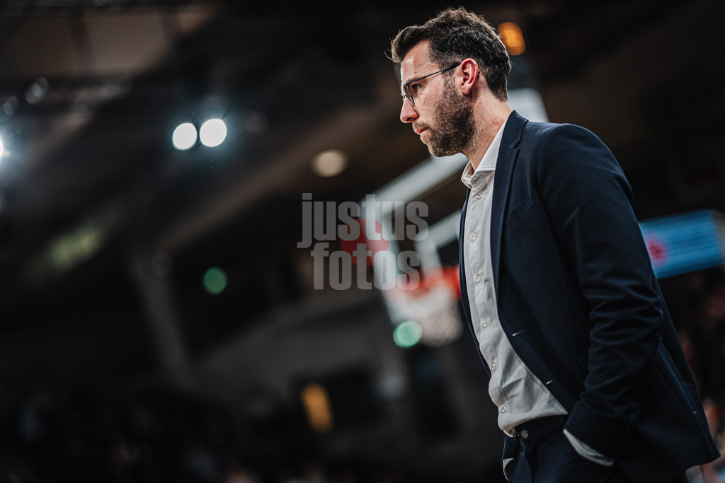 Basketball | Männer | Saison 2024/2025 | BKT EuroCup | Veolia Towers Hamburg vs. Umana Reyer Venice | 08.01.2025 | Headcoach Benka Barloschky (Hamburg Towers)