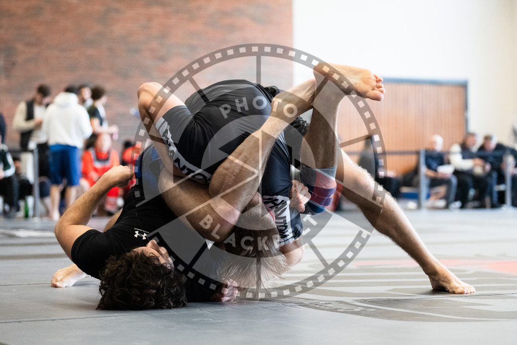 20251129PBB7905 | Fighters compete during the luta livre competition ILLCS XI winter edition on November 29, 2025 in Hannover, Germany.