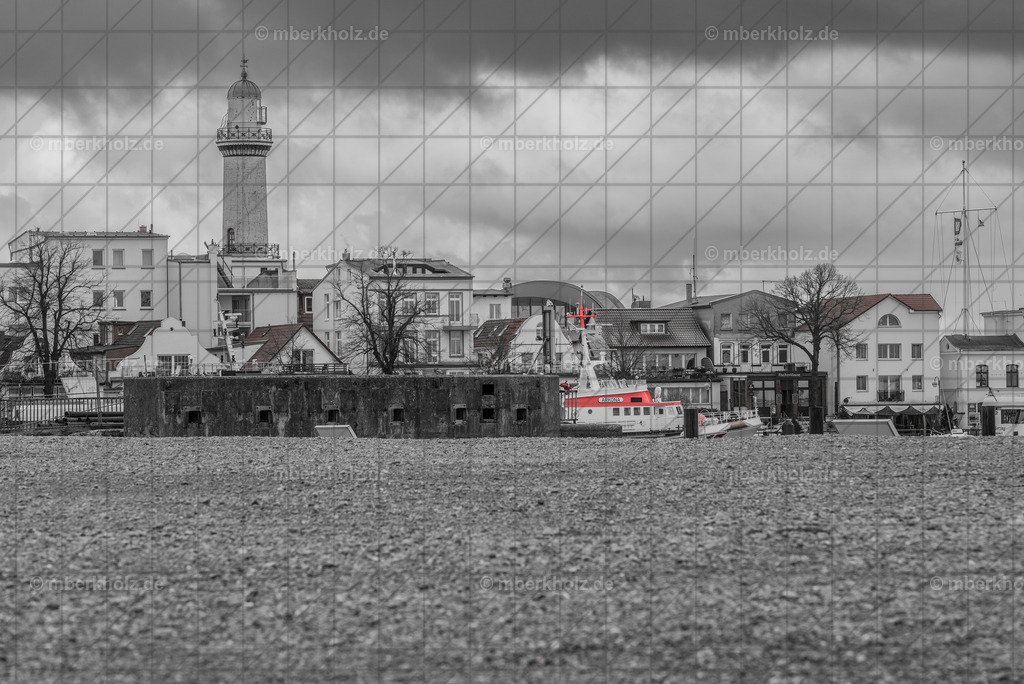 Marko_Berkholz_mberkholz_warnemünde_MBE0292 | Bilder aus dem Ostseebad Warnemünde, den Warnemünder Leuchtturm aus unterschiedlichen Perspektiven für Ihre Büroräume oder den privaten Lieblingsraum. In meinem Premium Bild Shop aus Rostock Warnemünde, entscheiden allein Sie, auf welches exklusive Material, in welcher Größe und in welchem Format der brillante Bilddruck erfolgt. Wir versenden innerhalb Deutschlands, Österreich und der Schweiz. Besuchen Sie mich auch gerne in meinem Warnemünder Fotostudio oder kontaktieren mich bei Fragen zur Motiv. info@mberkholz.de