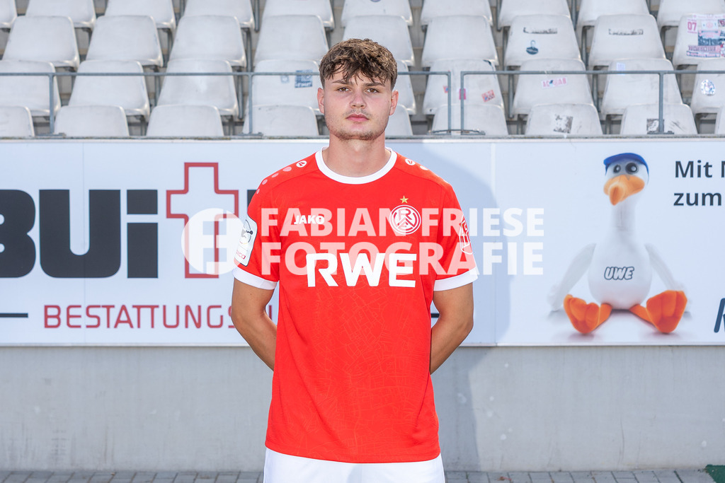 Rot-Weiss Essen; 3. Liga, Portraettermin 2026/2027, Foto: Eibner-Pressefoto/Fabian Friese | Jaka Cuber Potocnik (Rot-Weiss Essen, #09),Rot-Weiss Essen; 3. Liga, Portraettermin 2026/2027, Foto: Eibner-Pressefoto/Fabian Friese - Realisiert mit Pictrs.com