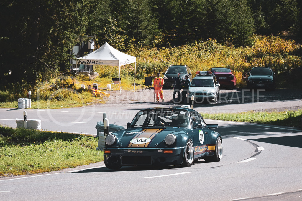 21. Arosa ClassicCar 2025 - 6. =September= 2025 | Marcel Höltschi aus Steinmaur (SUI) in einem Porsche 911 aus dem Jahre 1989 mit Startnummer 304 am Arosa ClassicCar 2025 in der Kategorie Sport Trophy..@arosaclassiccar, @arosa.official, #arosaclassiccar, #arosa, #76curves, #classiccarBild: Sportfotografie Markus Aeschimann | www.markus-aeschimann.ch - Realisiert mit Pictrs.com
