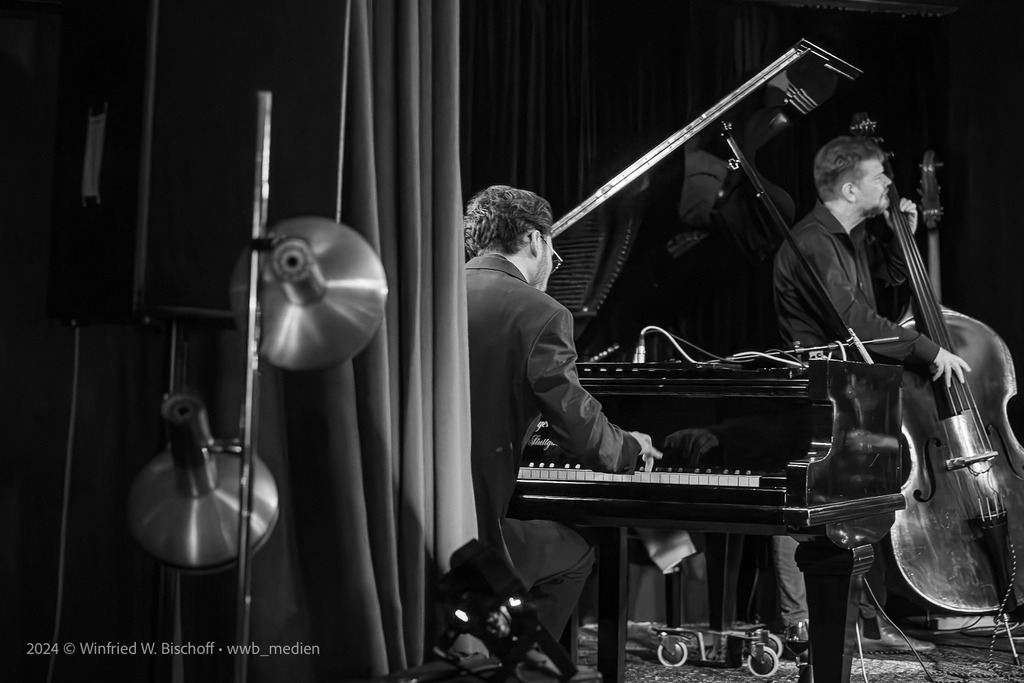 wwb-2411-0196 | <Fotografie> <Video> <Film> <Winfried Bischoff> - Realisiert mit Pictrs.com