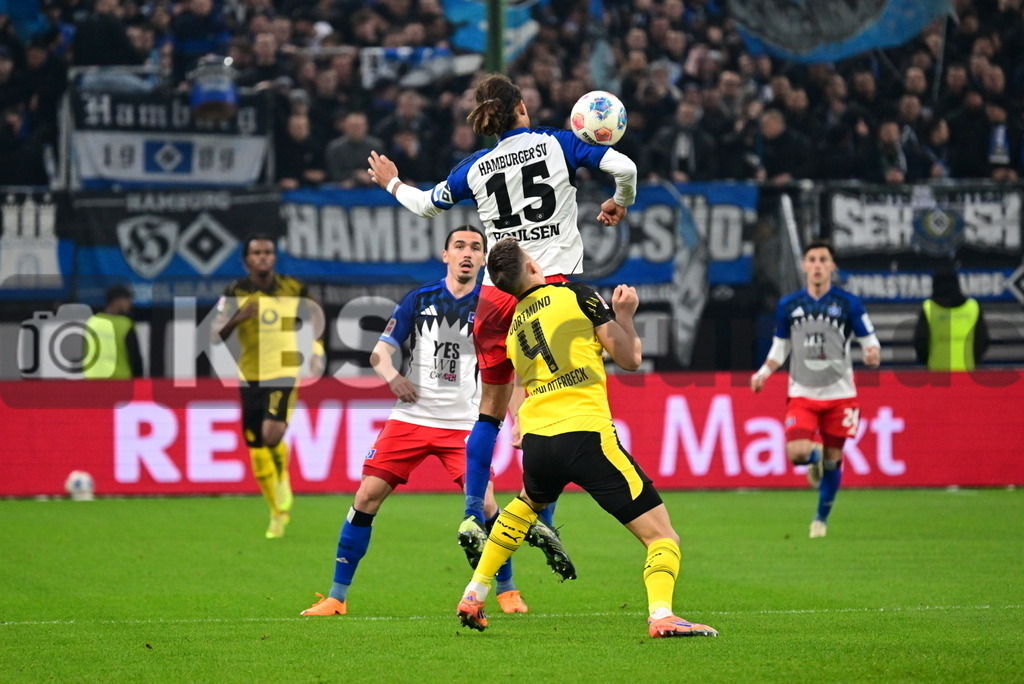 KBS Picture_HSV-Dortmund_030 | v.v. Schlotterbeck Nico (Bor. Dortmund) , Poulsen Yussuf (HSV) , Philippe Rayan (HSV) ,Sportplatz :  Volksparkstadion, - Realisiert mit Pictrs.com