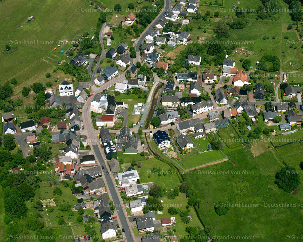 2611109 | NIEDERROßBACH 06.09.2006 Dorf - Ansicht in Niederroßbach im Bundesland Hessen, Deutschland // Village view in Niederroßbach in the state Hesse, Germany Foto: Gerhard Launer