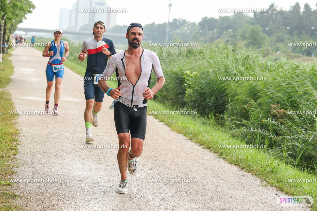 LUR_1451 | 34. M-net Erlanger Triathlon 2025 #erlangertriathlon  #mnettriathlon2025 #mnettriathlon #team #olympischedistanz #mitteldistanz #triathlon #maindonaukanal  #erlangertriathlon2025 #yourpictrs #tv1848 #tv1848erlangen  #triathlonbayern #sportinerlangen #demsportverbunden #sportshot_your_pictrs Copyright: www.sportshot.de