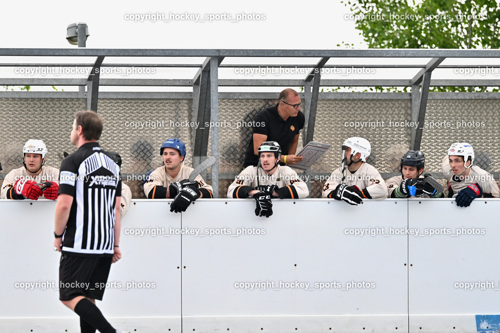 Carinthian Team Zehenthof vs. Ultras Spittal | Spielerbank Ultras Spittal, Headcoach Spittal Ultras Roland Schurian, Carinthian Team Zehenthof vs. Ultras Spittal, Carinthian Team Zehenthof vs. Ultras Spittal am 10.05.2026 in Villach (Alpen Arena ), Austria, (Photo by Bernd Stefan)