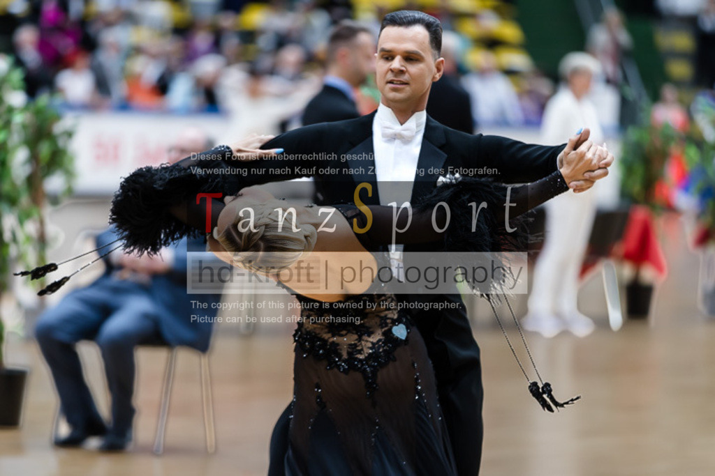 20250517_HessenTanzt_WDSF_IntOpen_Std_1076 | Tanzsportbilder, Standardtanz, Lateintanz, WDSF, DTV, LTVB, dancecomp, goc, hessen tanzt, blaues band der spree, walzer, tango, wiener walzer, slowfox, quickstepp, samba, rumba, cha-cha-cha, paso doble. jive, hd-kroft photography, turniertanzsport