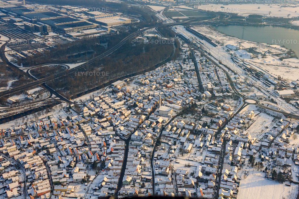 Luftbild: Bahnhofstraße im Winter bei Schnee in Wörth am Rhein im Bundesland Rheinland-Pfalz in Deutschland. Foto: IMG_35818.jpg vom 04.12.2010 durch Werner Riehm/FLY-FOTO.de