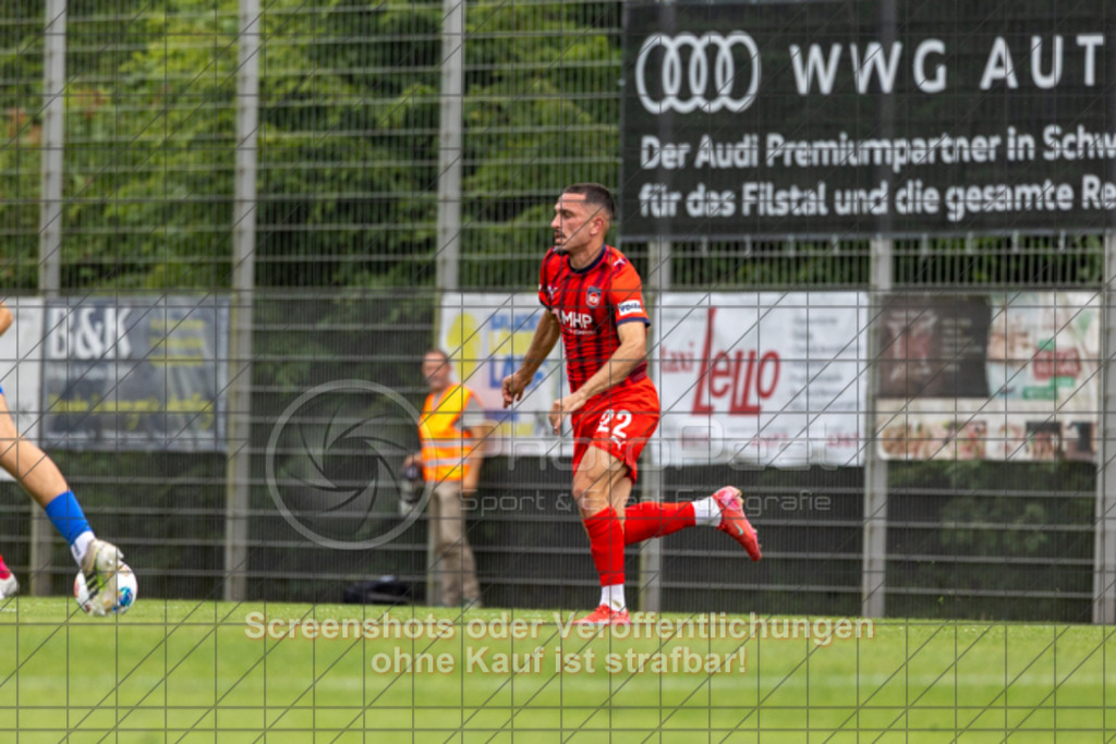 20250706_160539_1266 | #,TSG Salach (blau) vs. 1.FC Heidenheim (rot), Fußball, Freundschaftsspiel - WfV, Saison 2025/2026, Rasensportplatz, Staufenecker Str. 41, 73084 Salach, 06.07.2025 - 15:30 Uhr,Foto: PhotoPeet-Sportfotografie/Peter Harich