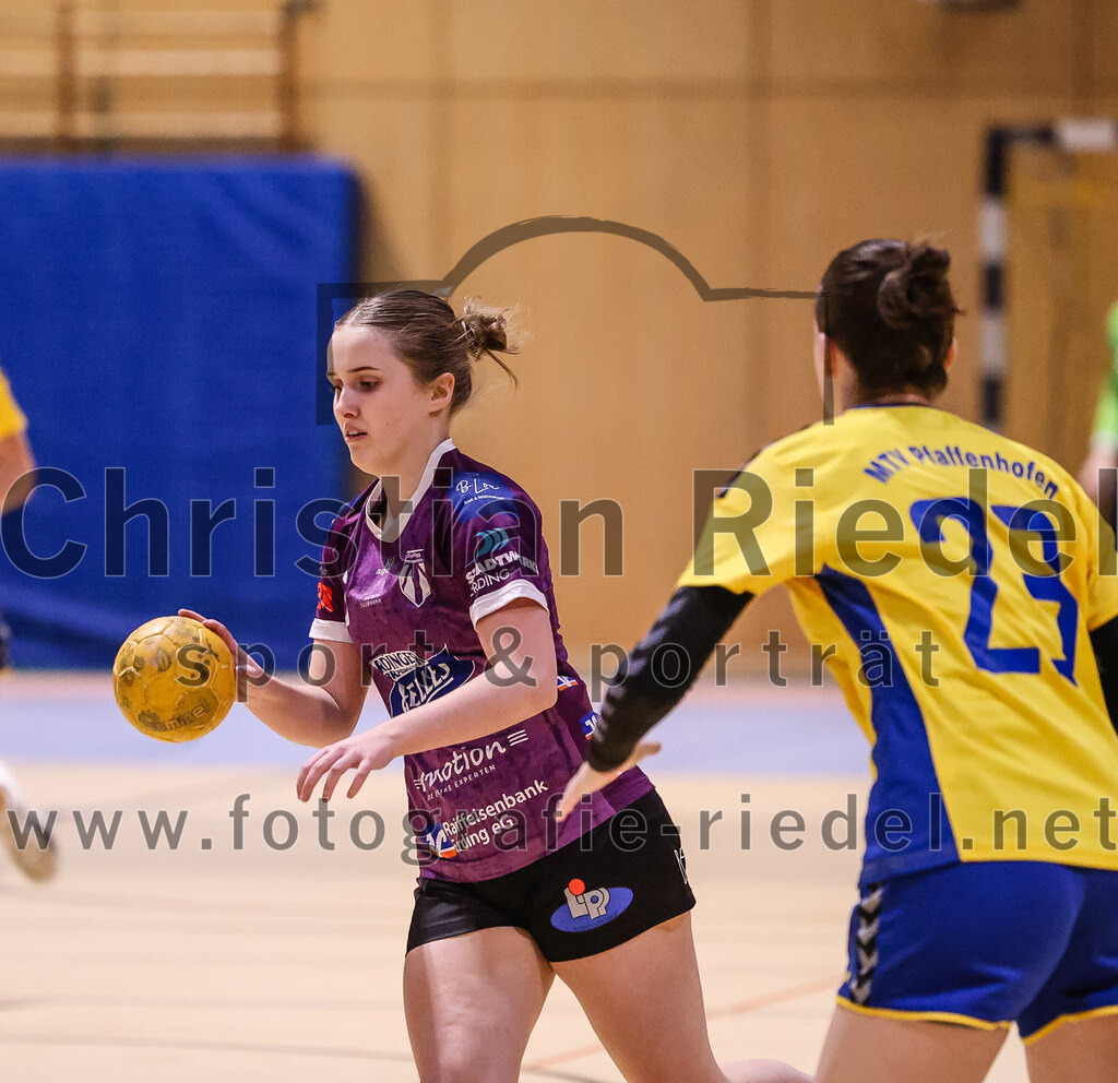 2025-02-15_126_SpVgg_Altenerding_gegen_MTV_Pfaffenhofen | Erding, Deutschland, 15.02.2025:Handball, Bezirksoberliga Frauen Altbayern 2024 / 2024, 14. Spieltag, SpVgg Altenerding gegen MTV Pfaffenhofen, Endergebnis: 27:23Marlene Mittermeier (SpVgg Altenerding, #6), Dzanita Mulalic (MTV Pfaffenhofen, #23)Foto: Christian Riedel / fotografie-riedel.net