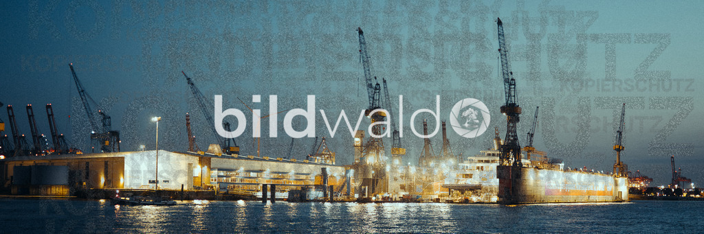 Port of Hamburg | BILDWALD - eine Auswahl an Bildern von Thomas Perrotton zum bestellen und genießen. Alle Bilder von Thomas Perrotton - Alle Bilder mit einer SONY Kamera gemacht - SONY TAMRON SIGMA PHOTOSHOP LIGHTROOM BILDWALD Online kaufen Bilderwald Wandbilder - Realisiert mit Pictrs.com