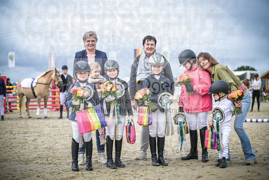 DOS_0481 | Entdecke hochwertige Reitturnierfotos von Foto Oger. Professionell, emotional und authentisch – jetzt Lieblingsmomente im Shop bestellen.Deutschlandweite Turnierfotografie. - Realisiert mit Pictrs.com