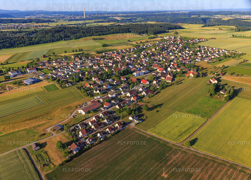 Dorfansicht von Norden | Luftbild: Dorfansicht von Norden im Ortsteil Irslingen in Dietingen im Bundesland Baden-Württemberg in Deutschland. Foto: IMG_148623.jpg vom 25.06.2025 durch Werner Riehm/FLY-FOTO.de - Realisiert mit Pictrs.com