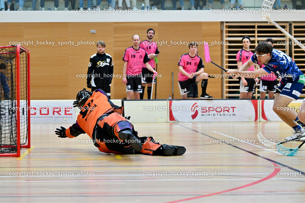 VSV Unihockey vs. Wiener Floorball Verein | #80 BEZUCHA Bernhard Wiener Floorballverein, #20 David Gredler VSV Unihockey, VSV Unihockey vs. Wiener Floorball Verein, VSV Unihockey vs. Wiener Floorball Verein am 18.05.2025 in Villach (Ballspielhalle St. Martin), Austria, (Photo by Bernd Stefan)