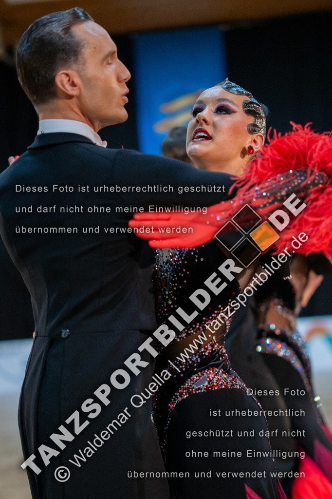 20250118-11829 | Hier finden Sie Tanz Bilder vom Latein und Standard Formationen tanzen. Sportbilder vom Tanzsport. Schöne Fotos und von Weltmeisterschaft, Europameisterschaft, Bundesliga, Regionalliga, Oberliga und Landesliga sowie von GOC Stuttgart, DanceComp, WM Bremen