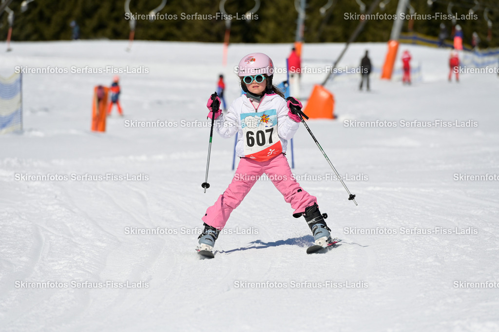 SRF_27.02.2026_664 | Skirennfotos,Serfaus,Fiss,Ladis,Kinderskirennen,Winter,Tirol,Oberland,skirace,SFL,feelfree,weil wir's genießen,ski,Ski,skifahren,Sonnenplateau, - Realisiert mit Pictrs.com