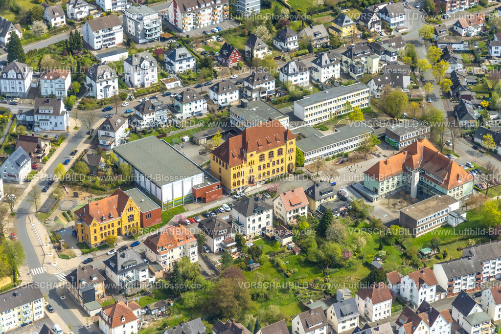 Arnsberg260402556 | Luftbild, Grundschule Adolf-Sauer-Schule, Grundschule Johannesschule und VHS Volkshochschule Arnsberg/Sundern, Gebäude Zentrum für schulpraktische Lehrerausbildung, Fernuniversität in Hangen Studienzetrum Arnsberg, Sauerland, Nordrhein-Westfalen, Deutschland