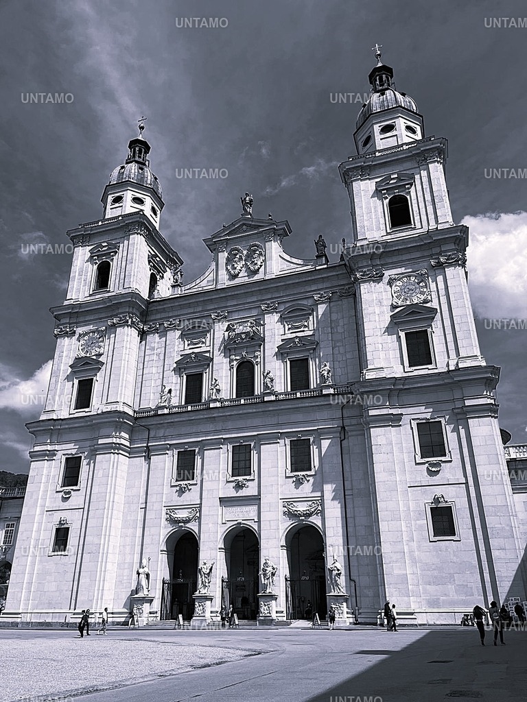 Dom in Salzburg | untamo - Realisiert mit Pictrs.com