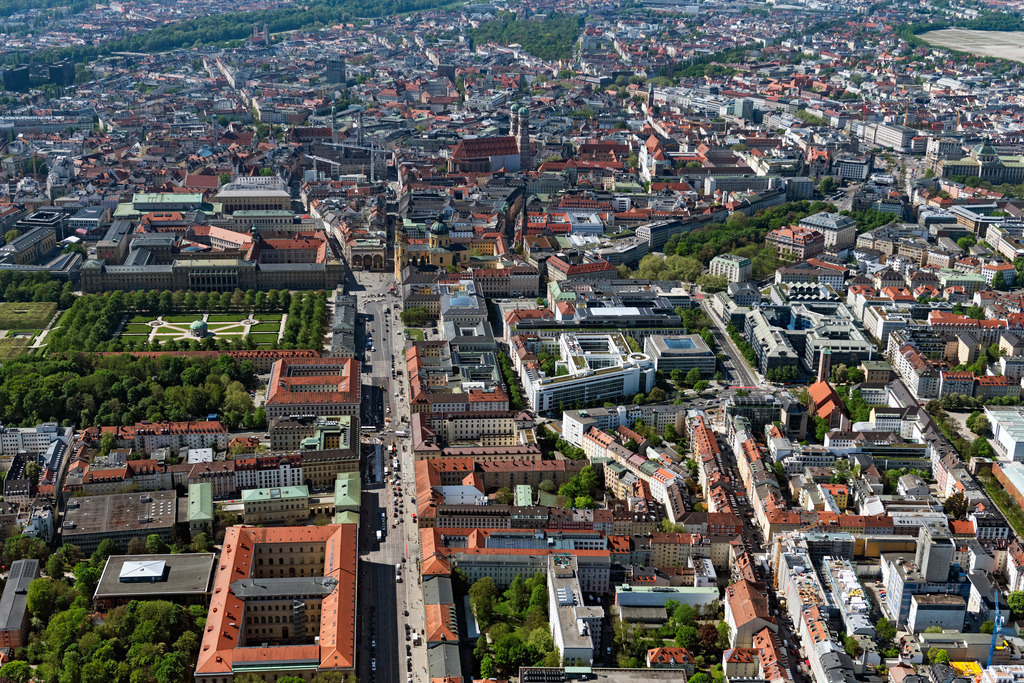 dr__0063386.jpg | MüNCHEN 29.04.2025 Verlauf der Straßenführung an der Ludwigstraße mit Blick auf die Innenstadt in München im Bundesland Bayern, Deutschland. // Street - road guidance on street Ludwigstrasse in Munich in the state Bavaria, Germany. Foto: Daniel Reiter