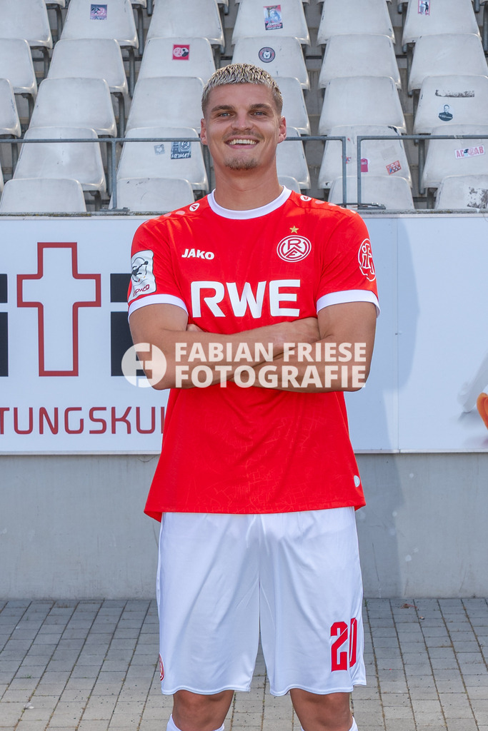 Rot-Weiss Essen; 3. Liga, Portraettermin 2026/2027, Foto: Eibner-Pressefoto/Fabian Friese | Rot-Weiss Essen; 3. Liga, Portraettermin 2026/2027, Foto: Eibner-Pressefoto/Fabian Friese - Realisiert mit Pictrs.com