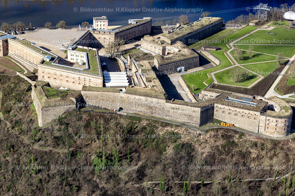 Luftbilder Koblenz-9984 | Luftbildfotografie Burganlage der " Festung Ehrenbreitstein " am Ufer des Rheins in Koblenz im Bundesland Rheinland-Pfalz, Deutschland. - Realisiert mit Pictrs.com