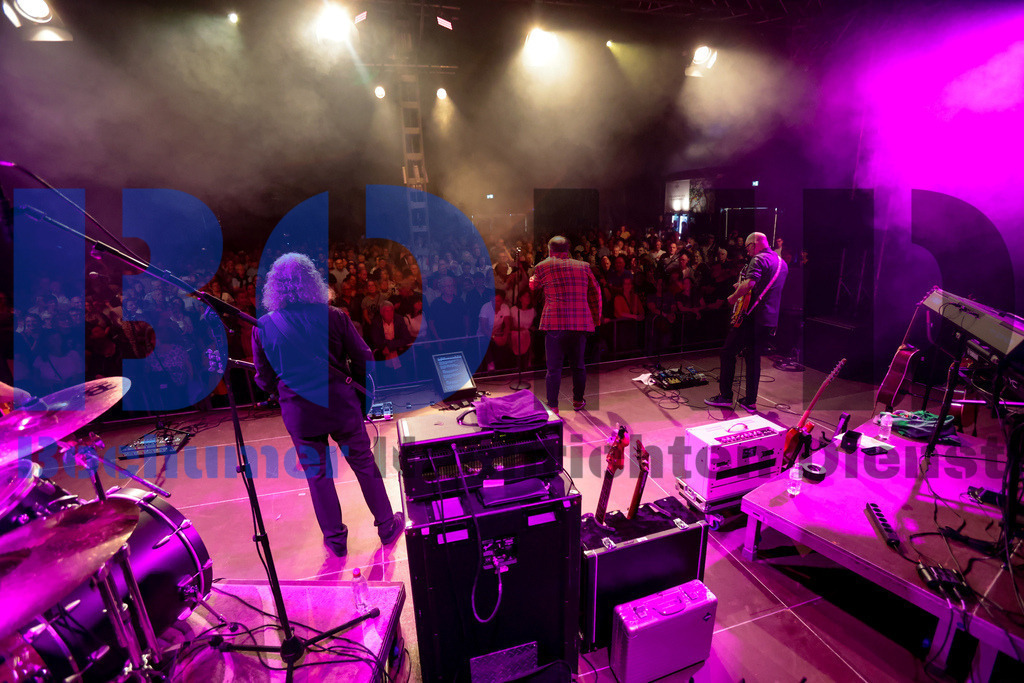 Zeltfestival Ruhr 2024 - Get Back / Beatles Tribute  {date} -  | {headline}(Foto: Sebastian Sendlak / BOND) - Realisiert mit Pictrs.com