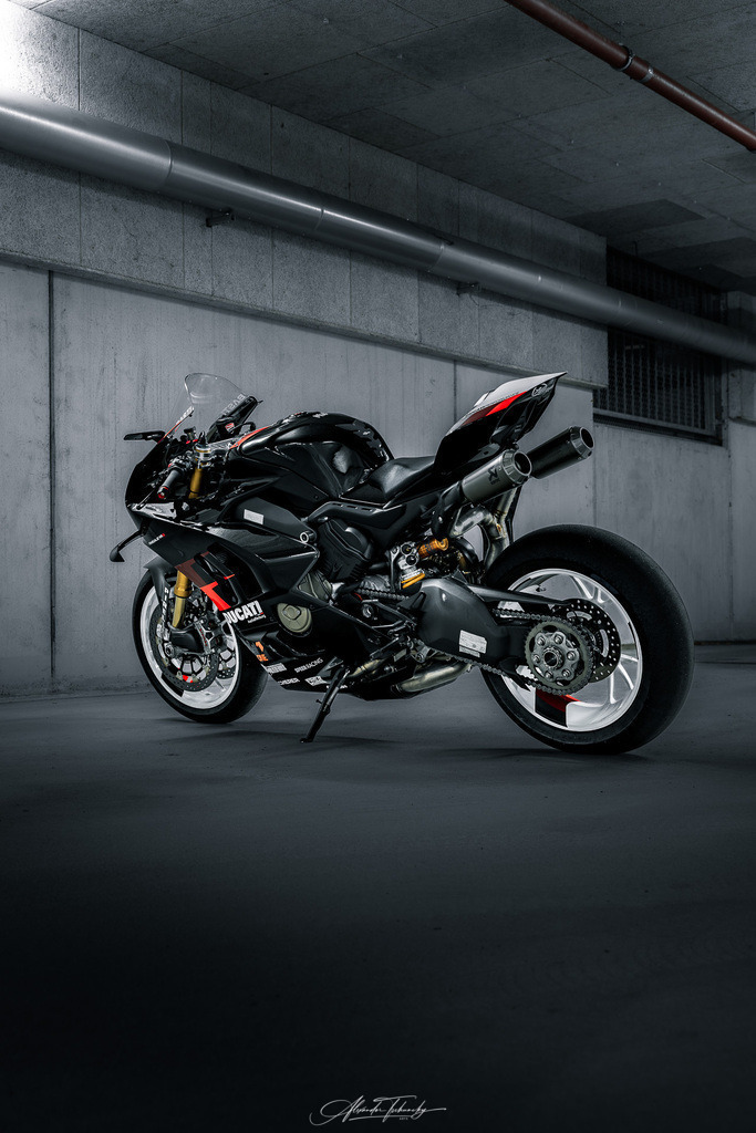 Ducati Panigale V4S | Entdecken Sie die faszinierende Welt von Alexander Tschuncky Arts: Kreative Fotografie, atemberaubende Automobilkunst und hochwertiger Bilderdruck. Lassen Sie sich inspirieren! - Realisiert mit Pictrs.com