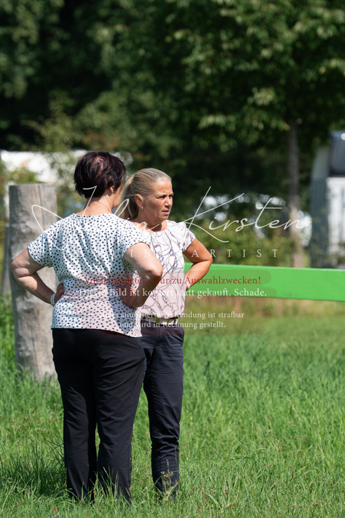 DSC_0769 | Pferde- und Turnierfotografie in Westsachsen. Pferdeportraits, Auftragszeichnungen und intuitive Kunst.