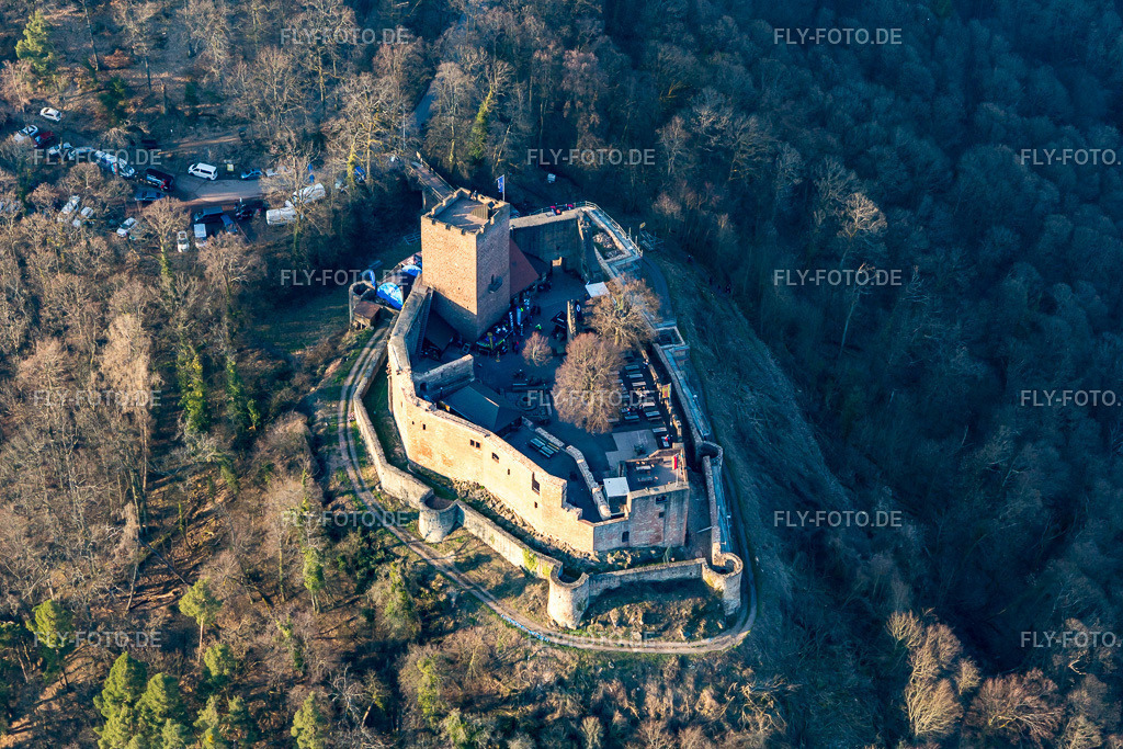 Burgruine Landeck | Luftbild: Burgruine Landeck in Klingenmünster im Bundesland Rheinland-Pfalz in Deutschland. Foto: IMG_105103.jpg vom 24.03.2018 durch Werner Riehm/FLY-FOTO.de - Realisiert mit Pictrs.com