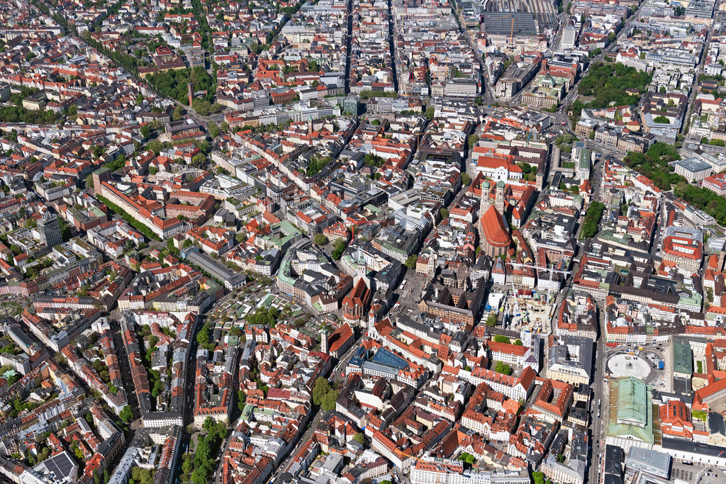 dr__0063009.jpg | MüNCHEN 29.04.2025 Stadtzentrum im Innenstadtbereich im Ortsteil Altstadt in München im Bundesland Bayern, Deutschland. // The city center in the downtown area in the district Altstadt in Munich in the state Bavaria, Germany. Foto: Daniel Reiter