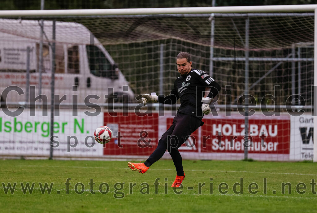 2023-07-28_106_FC_Schwaig_gegen_TSV_1860_Rosenheim | Oberding, Deutschland, 28.07.2023:
Fußball, Landesliga Südost 2023 / 2024, 3. Spieltag, FC Schwaig gegen TSV 1860 Rosenheim, Endergebnis: 1:1

Torwart David Daroczi (TSV 1860 Rosenheim, #1)

Foto: Christian Riedel / fotografie-riedel.net