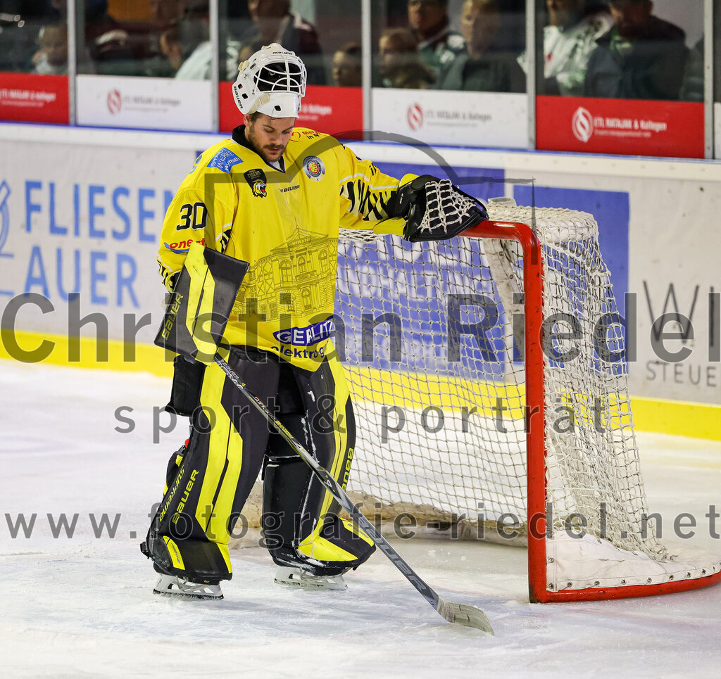 2025-10-10_127_TSV_Erding_gegen_onesto_Tigers_Bayreuth | Erding, Deutschland, 10.10.2025:Eishockey, Oberliga Süd 2025 / 2026, 7. Spieltag, TSV Erding gegen onesto Tigers Bayreuth, Endergebnis: 2:5Torwart Maximilian Meier (onesto Tigers Bayreuth, #30)Foto: Christian Riedel / fotografie-riedel.net