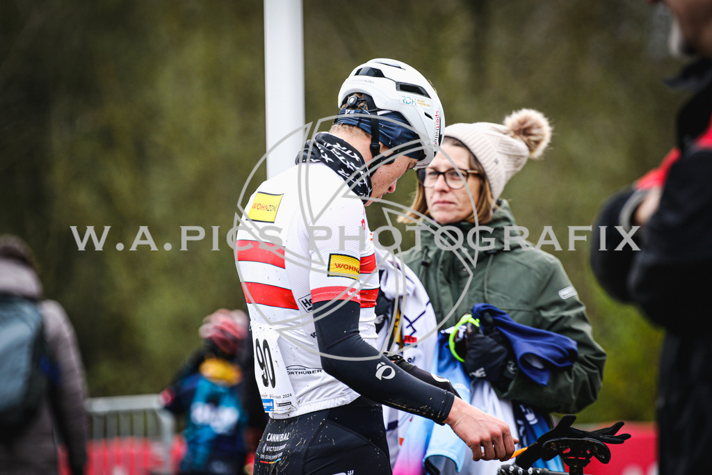 ..... | AUSTRIA, 24.11.24, 3.Radquerfeldein GP um das Sportzentrum Gunskirchen Image shows: Photo: Wapics / Andreas Willdoner