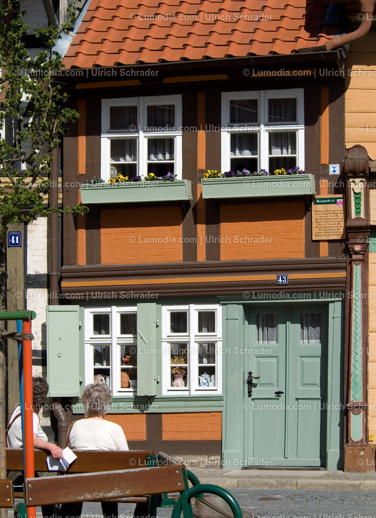 00491-1391 - Das kleinste Haus | Stockfoto und Bilderpool mit Bildmaterial aus Deutschland, dem Harz, Halberstadt, Quedlinburg, Wernigerode und weltweit. Qualitativ hochwertige und professionelle Fotos anschauen und kaufen. - Realisiert mit Pictrs.com