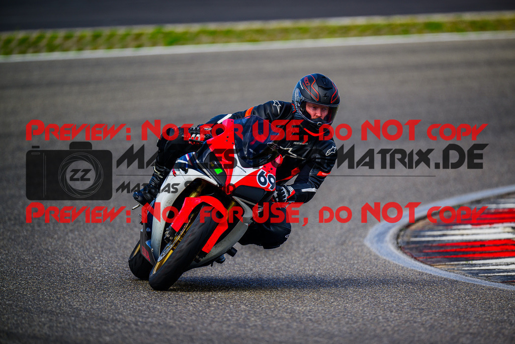 MaZZes_FotoMatrix_240911_6007705_5370 | GELB