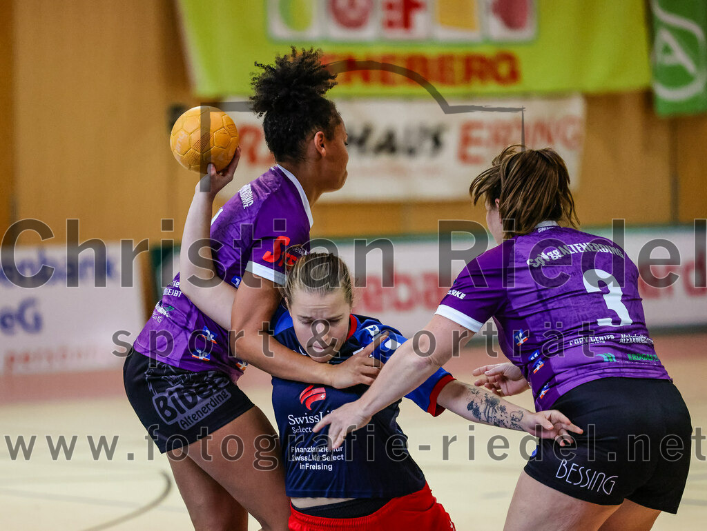 2023-10-14_028_SpVgg_Altenerding_gegen_HSG_Freising_Neufahrn_Damen | Erding, Deutschland, 14.10.2023:
Handball, Bezirksliga Frauen Altbayern 2023 / 2024, 3. Spieltag, SpVgg Altenerding II gegen HSG Freising-Neufahrn II, Endergebnis: 23:28

Nikayla Alston (SpVgg Altenerding, #11), Sofia Knecht (HSG Freising-Neufahrn, #4), Miriam Deuschle (SpVgg Altenerding, #3)

Foto: Christian Riedel / fotografie-riedel.net